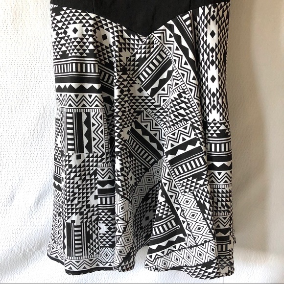 Emerald Sundae B&W Dress With Cut Out Back - Picture 4 of 8